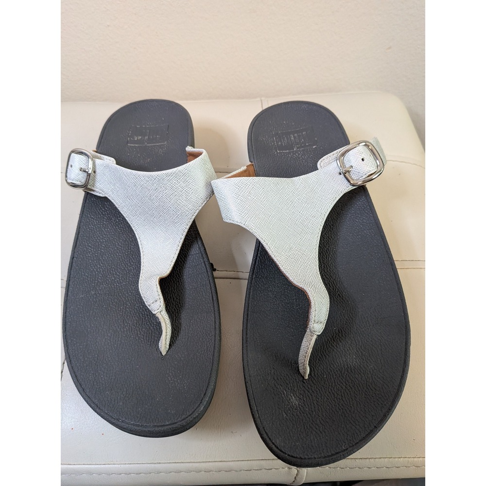 FitFlop Flare White Shimmer‎ Thong Sandals Womens 7 Microwobbleboard 453-011